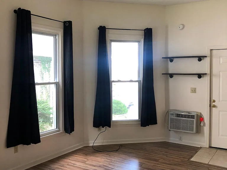 107 E Holston Ave #4 — Photo 4