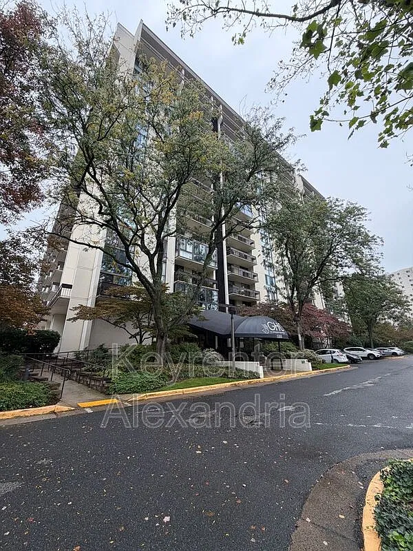 5300 Holmes Run Pkwy — Photo 3