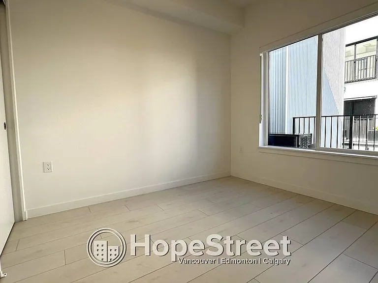 1120 Georgia St E — Photo 13