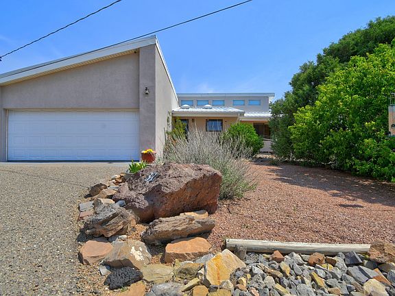 2nd image of 32 Conejo Rd