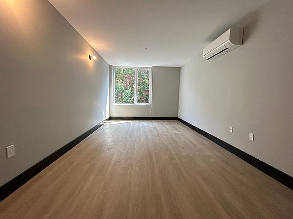 4th image of 254 Winthrop St #6E