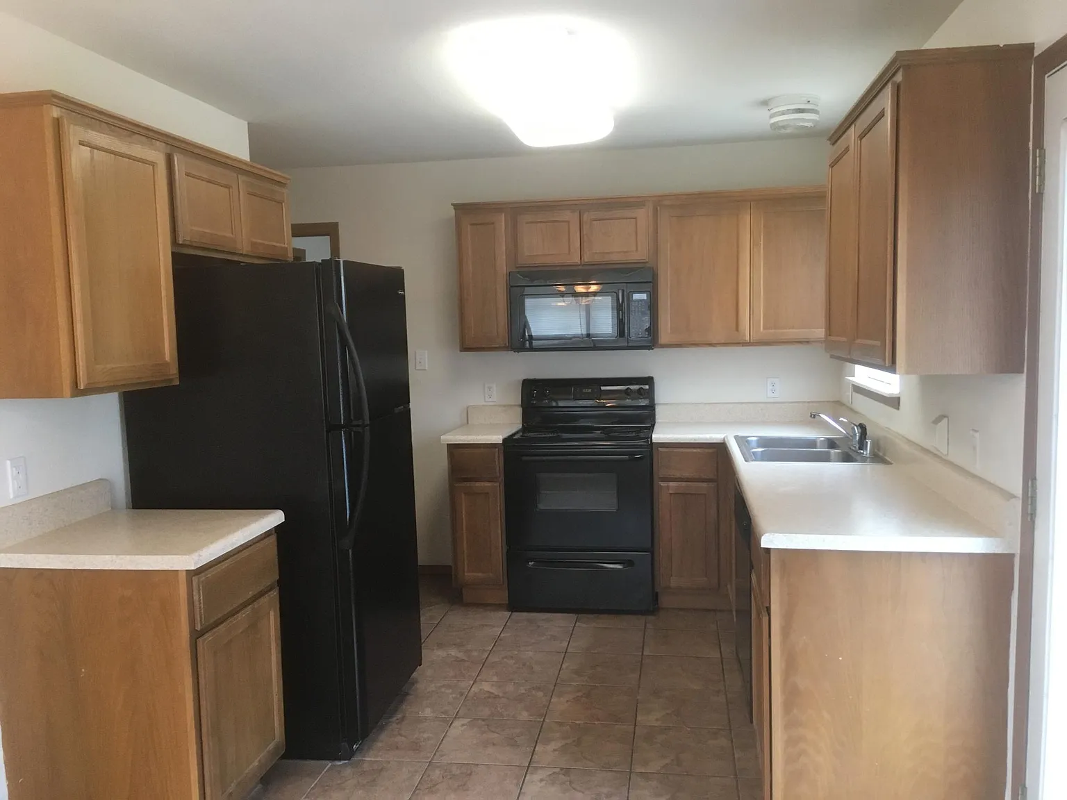 3 bed, 1500 sqft, $1,300 — Photo 4
