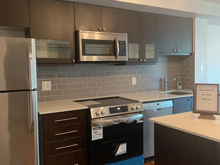 1169 Queen St W #312 — Photo 8