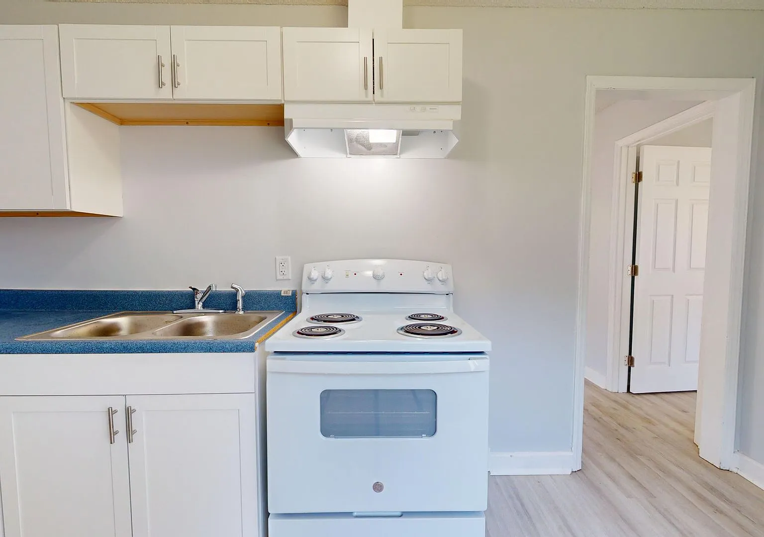 4552 Helena Street — Photo 3