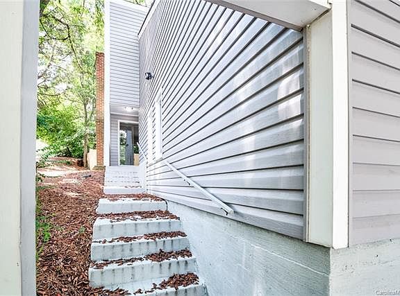 5th image of 1610 Hollow Dr