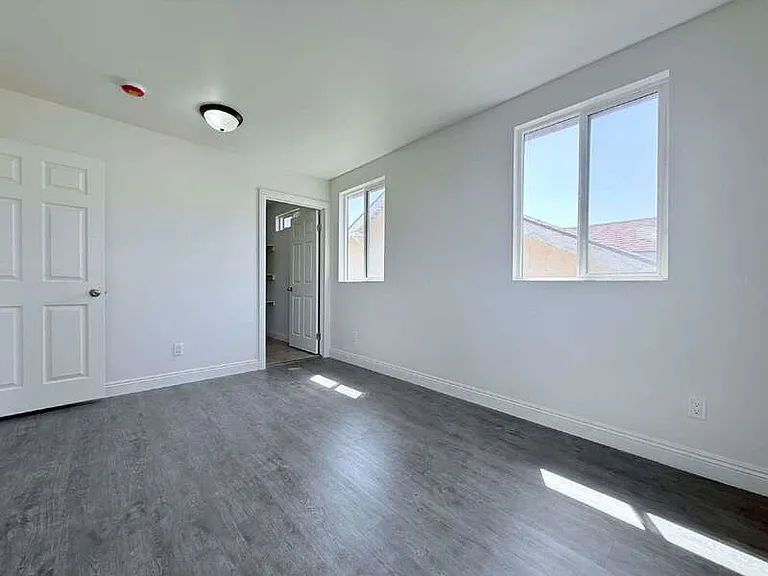 1440 E 42nd St — Photo 12