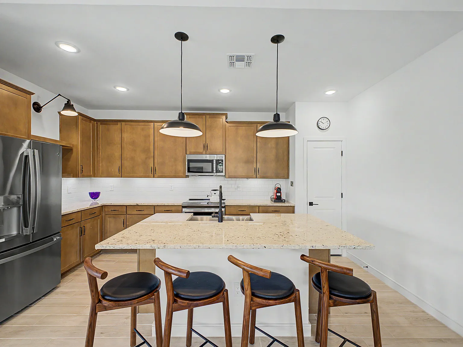 4 bed, 1926 sqft, $1,900 — Photo 2