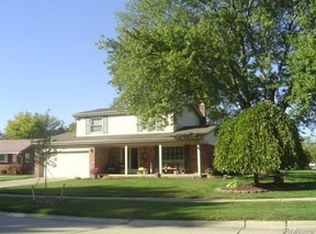 16651 Fitzgerald St, Livonia, MI 48154