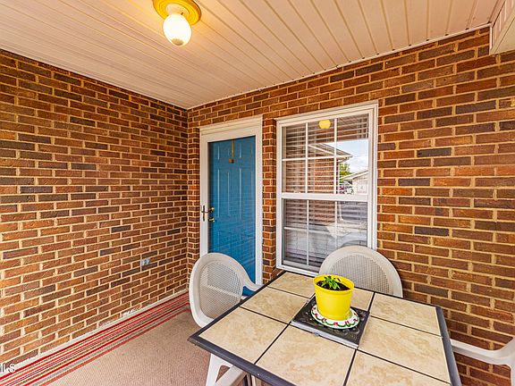 2nd image of 922 Cornerstone Ct #922