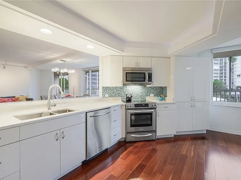 4041 Gulf Shore Blvd N #204 — Photo 12