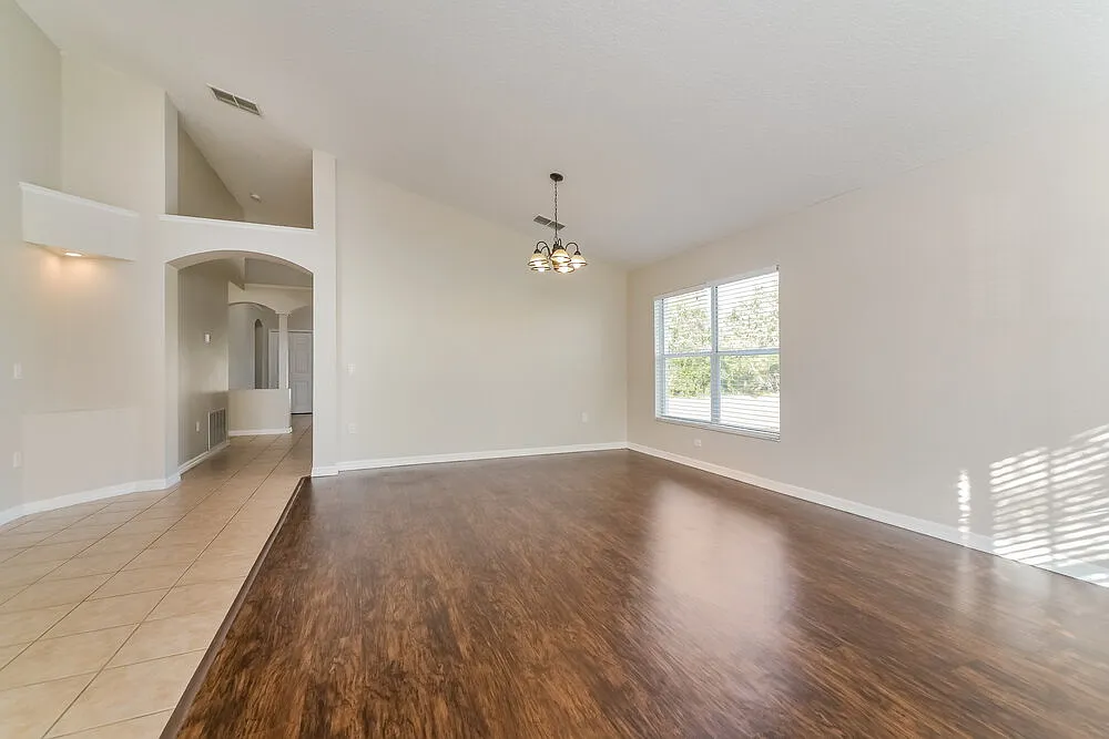 3 bed, 2.0 bath, 1975 sqft, $3,260 — Photo 3