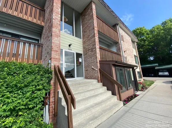 1315 S Maple Rd, Ann Arbor, MI 48103