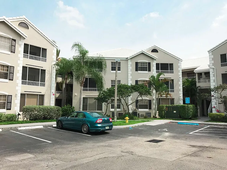 2810 N Oakland Forest Dr #207 — Photo 28