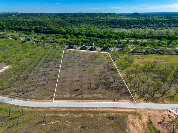 3113 E Landings Rd S, Granbury, TX 76049