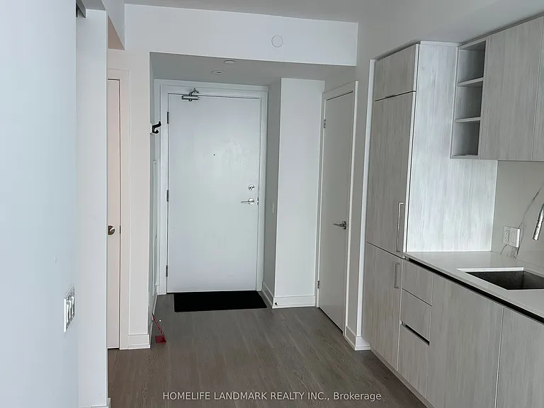 8 Wellesley St W #5602 — Photo 11
