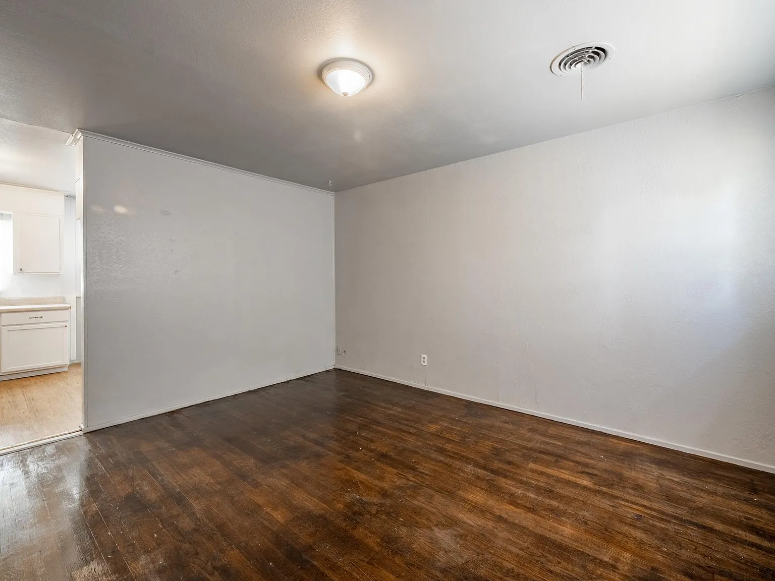 2411 N Vernon St — Photo 4