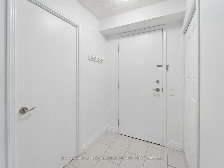 1200 The Esplanade N #908 — Photo 4