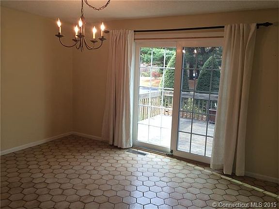 Dining Area to deck and kit...