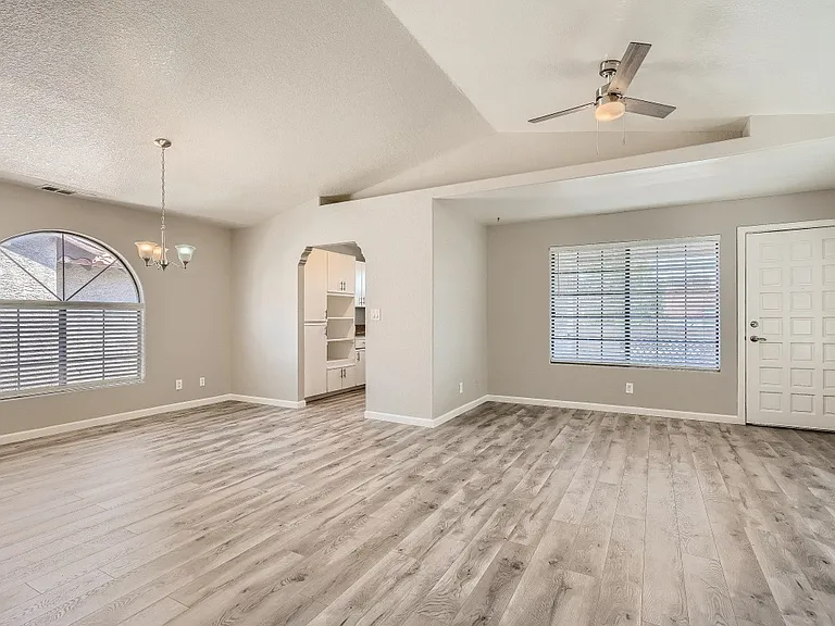 1411 Santa Margarita St #H — Photo 8