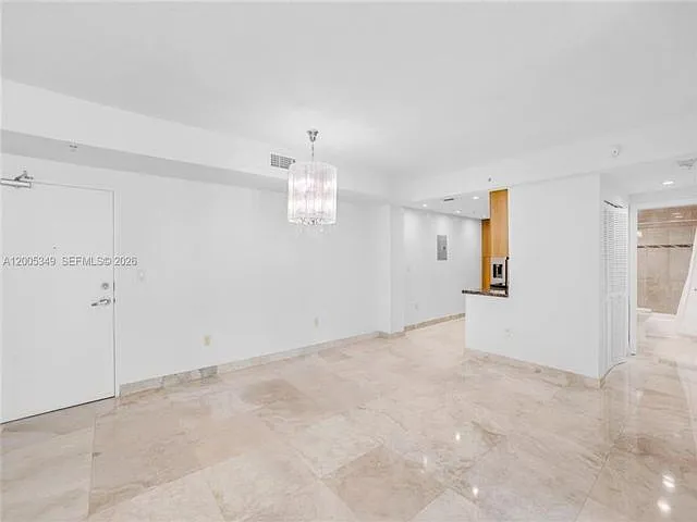 7501 E Treasure Dr #7M — Photo 5