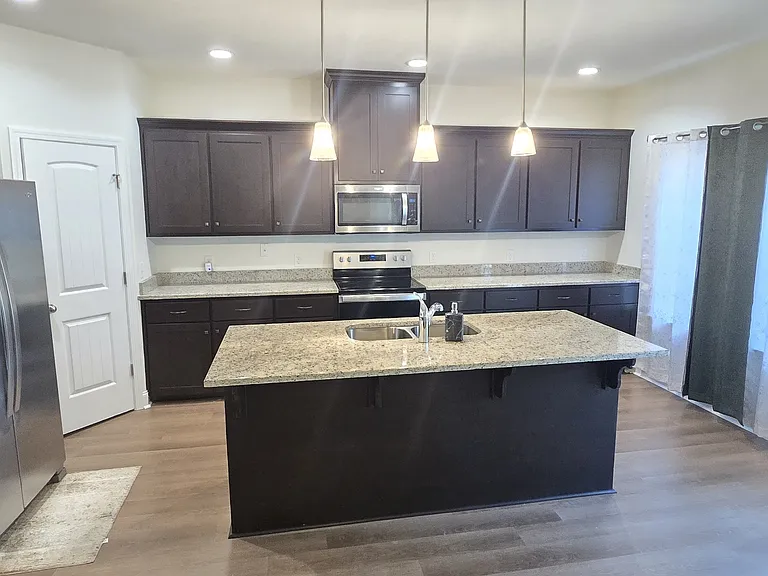 1301 Grayson Ave — Photo 2