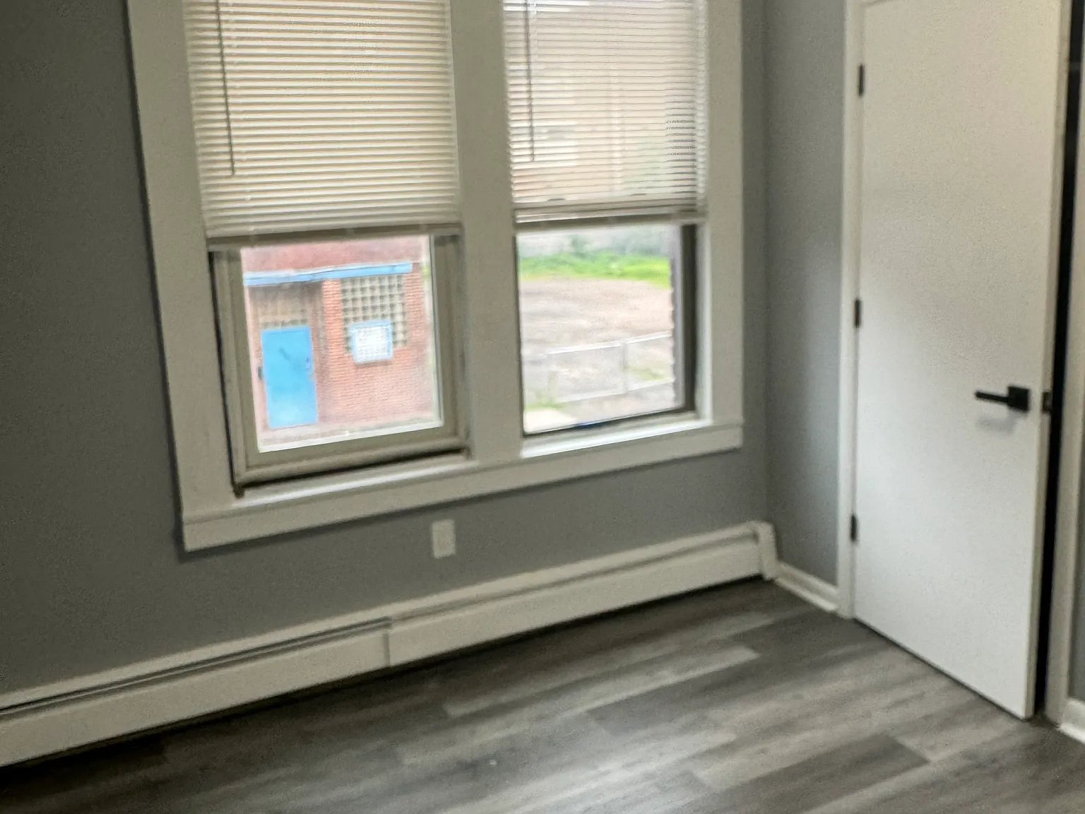 881 Broad St — Photo 3