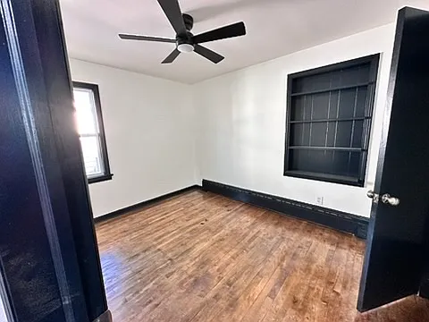 911 Broadway Ave — Photo 6