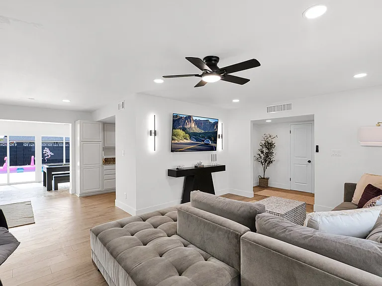 1233 E Campus Dr — Photo 22