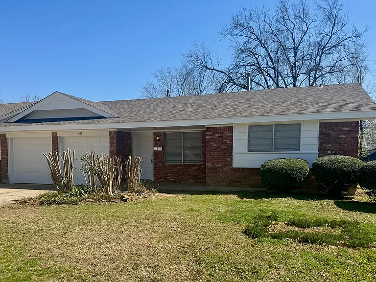 1035 Raleigh Cir — Photo 1