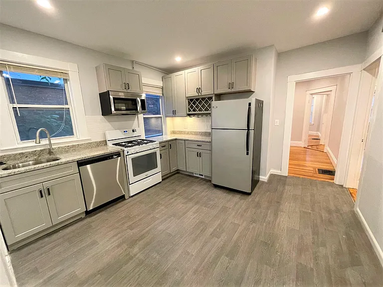 122 Beech St #2 — Photo 1