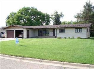 2405 El Rio Dr, Minot, ND 58701