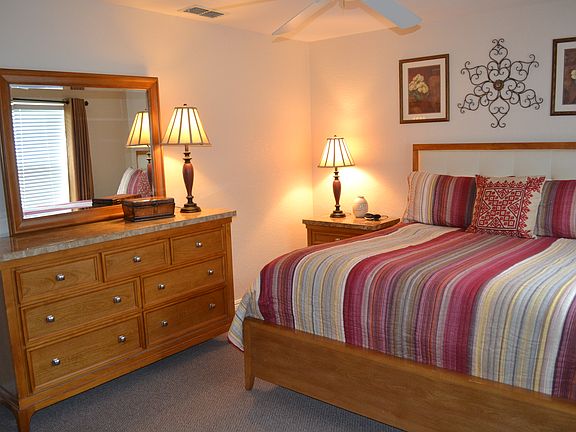 Second-floor master w/King