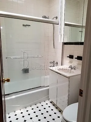 Rented by Bouklis Group | media 6