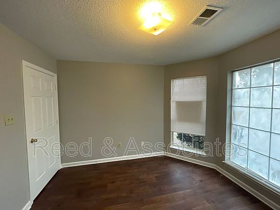 4th image of 200 Garden View Dr