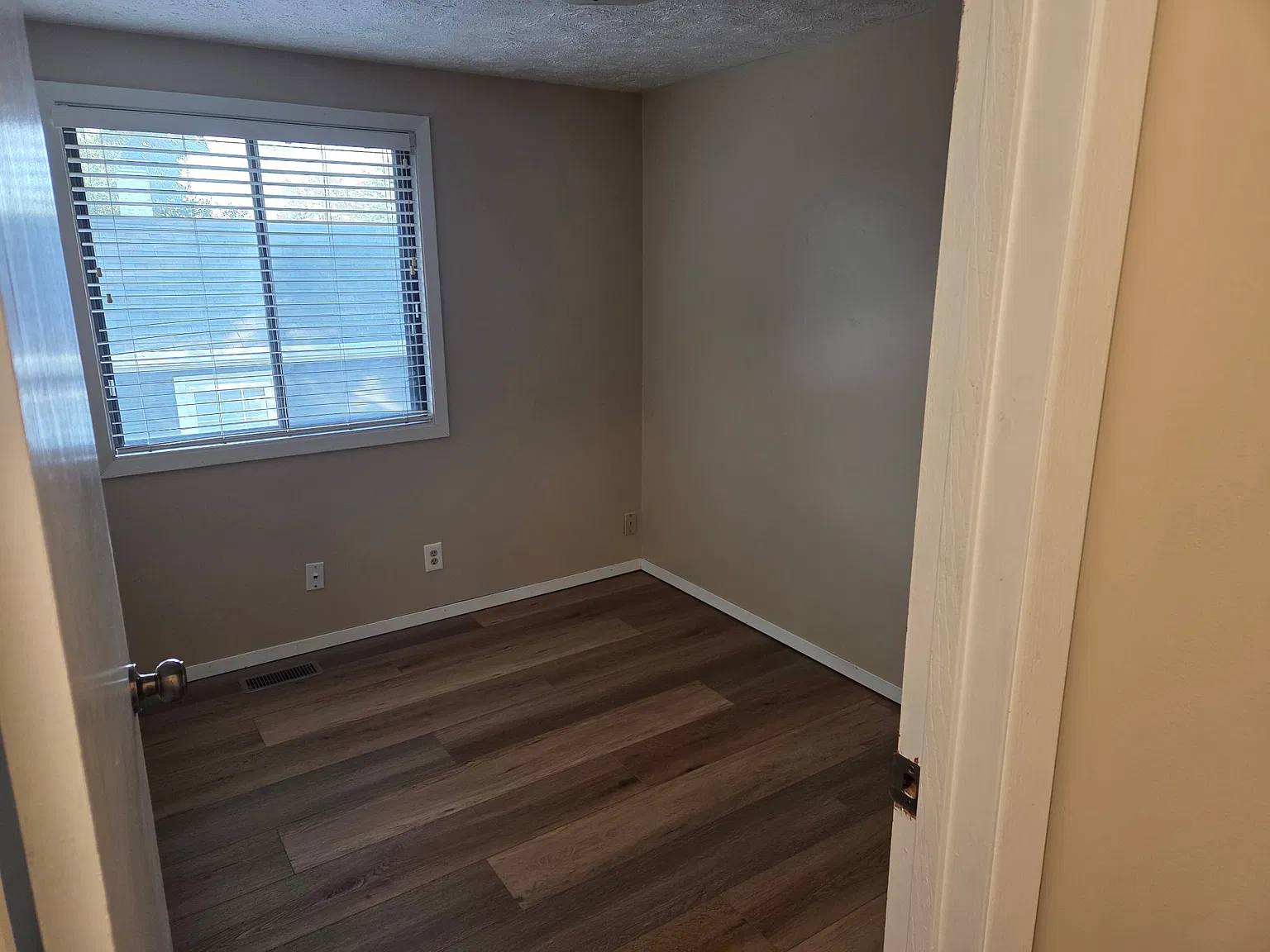 2 bed, $900 — Photo 4