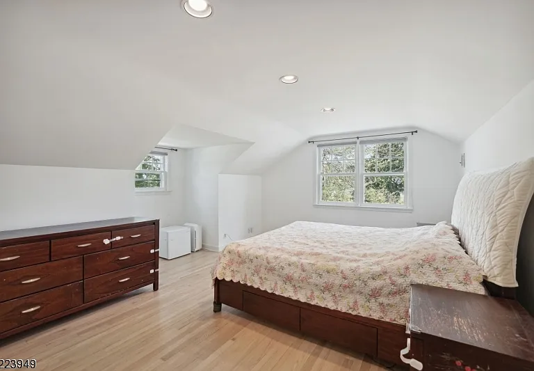 24 Thackeray Dr — Photo 25