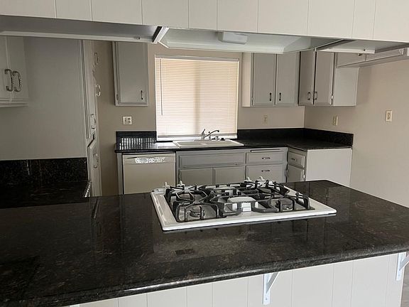 4th image of 17844 Danbury Ave