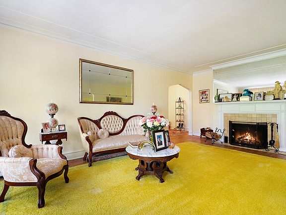 5th image of 6906 S Oglesby Ave #2
