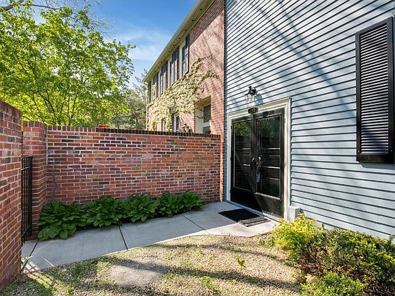 3rd image of 1183 Ivy Hill Dr