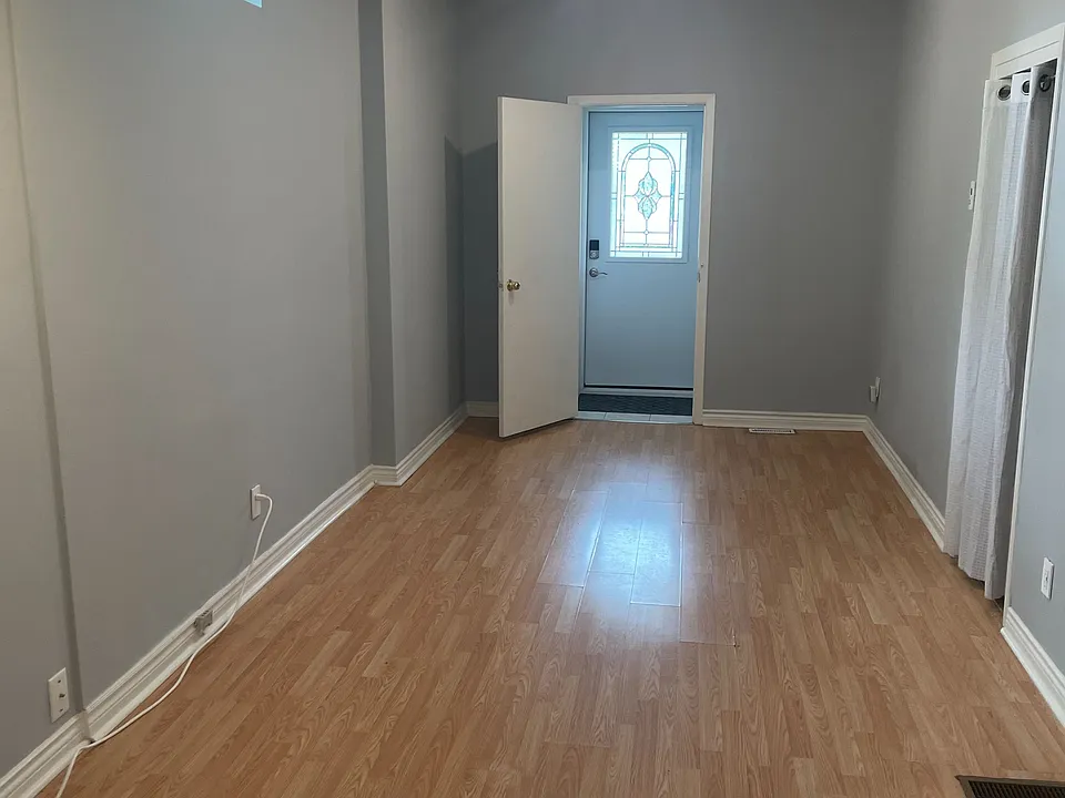 281 Howland Ave #MAIN FLOOR
