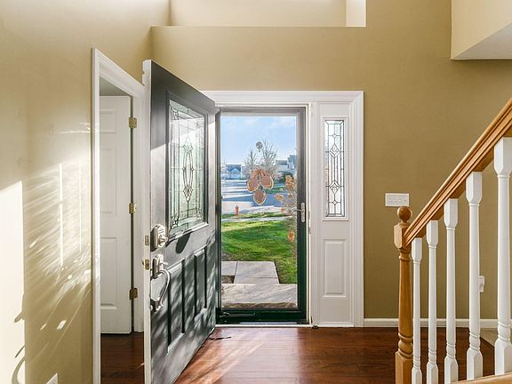 5th image of 812 Twin Acorn Ct