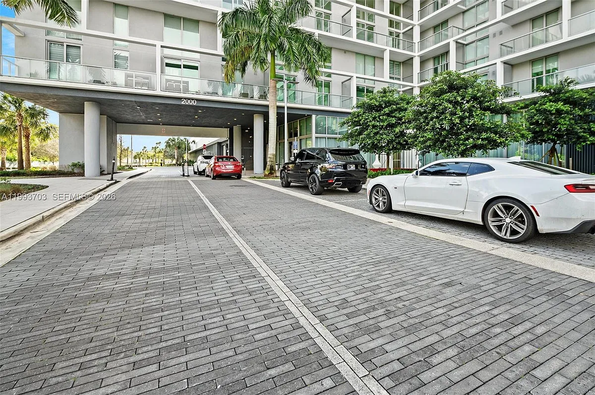 Building Photo - 2000 Metropica Way #508