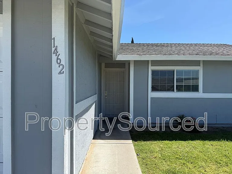 1462 Snyder St — Photo 3