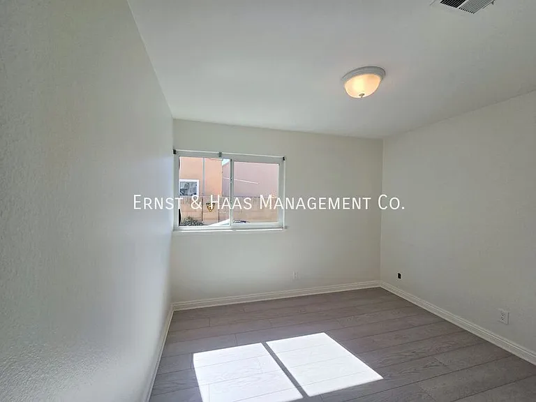 10835 Slater Ave — Photo 26