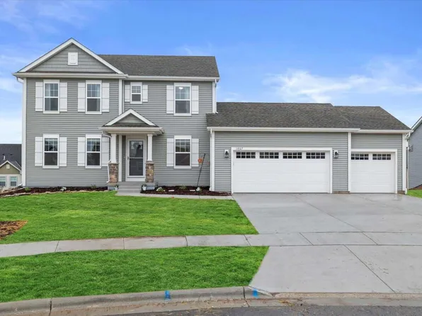 1867 Highland Pointe WAY, Grafton, WI 53024