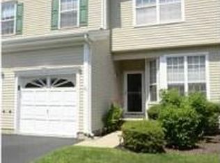 23 Woods Edge Ct, Parlin, NJ 08859