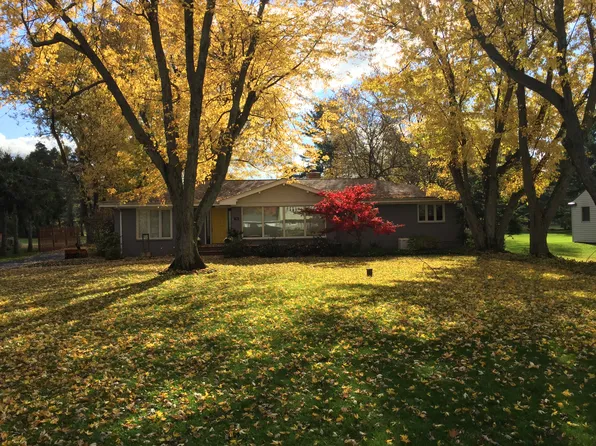 90 Woodside Dr, Elma, NY 14059