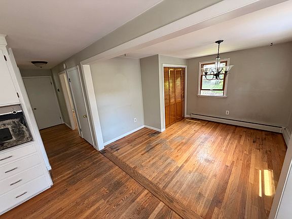 4th image of 104 Bolton Street