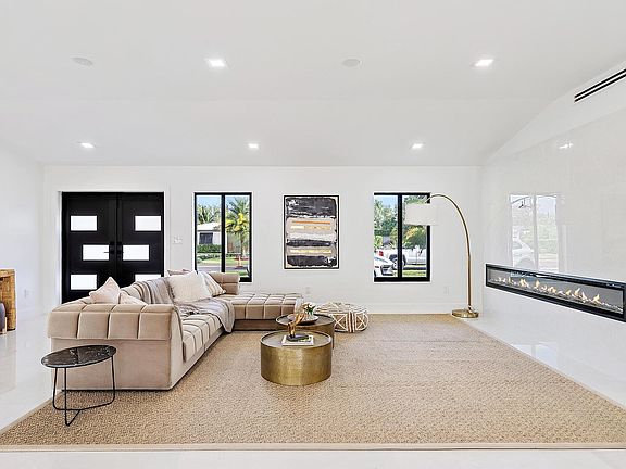 5th image of 7523 Pine Tree Lane