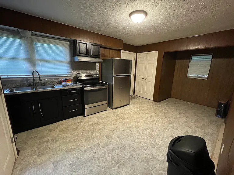 411 Thames Way — Photo 4